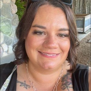 Meet your Posher, Desiree